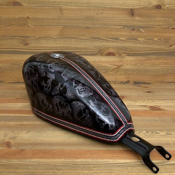 Skulls 2014 Black and Red Lines - 8L