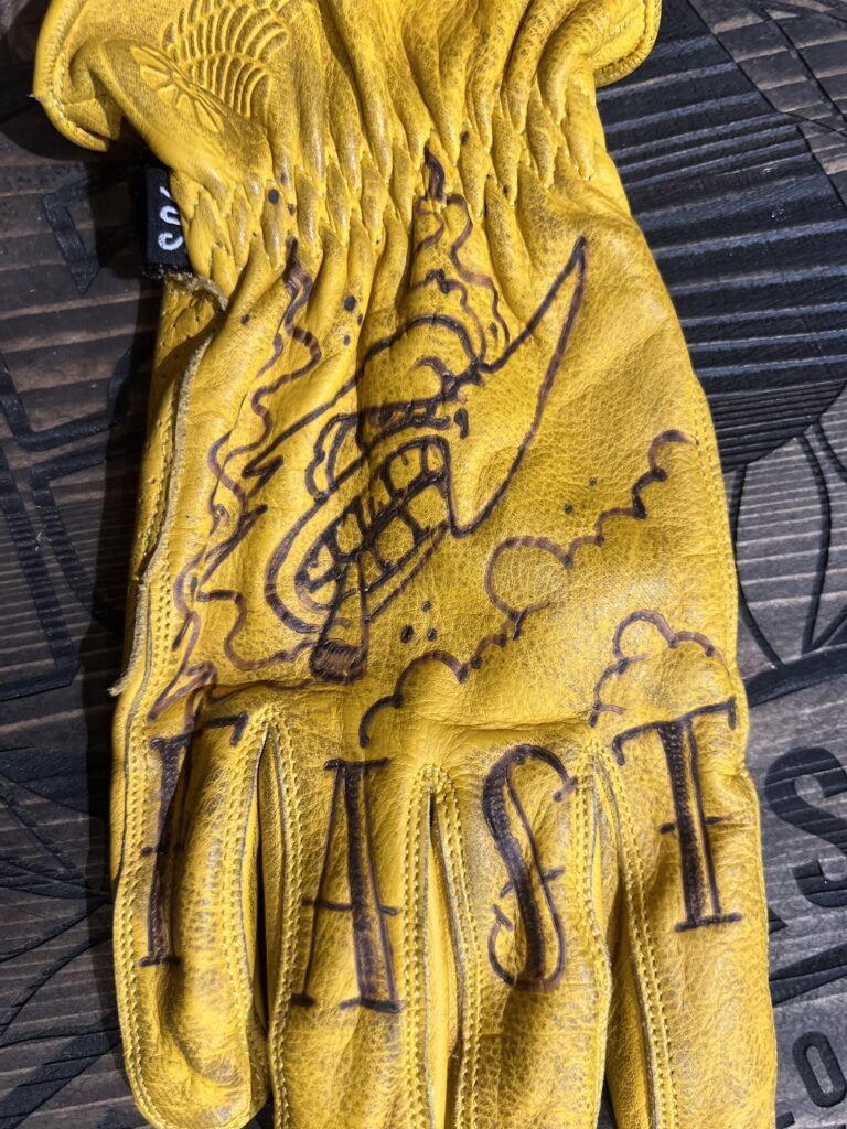 GLOVES FAST LOUD (2)