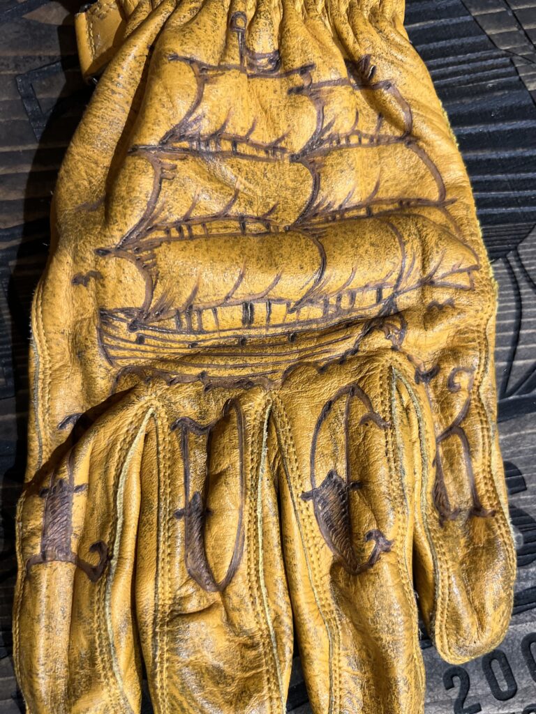 GLOVES GOOD LUCK (1)